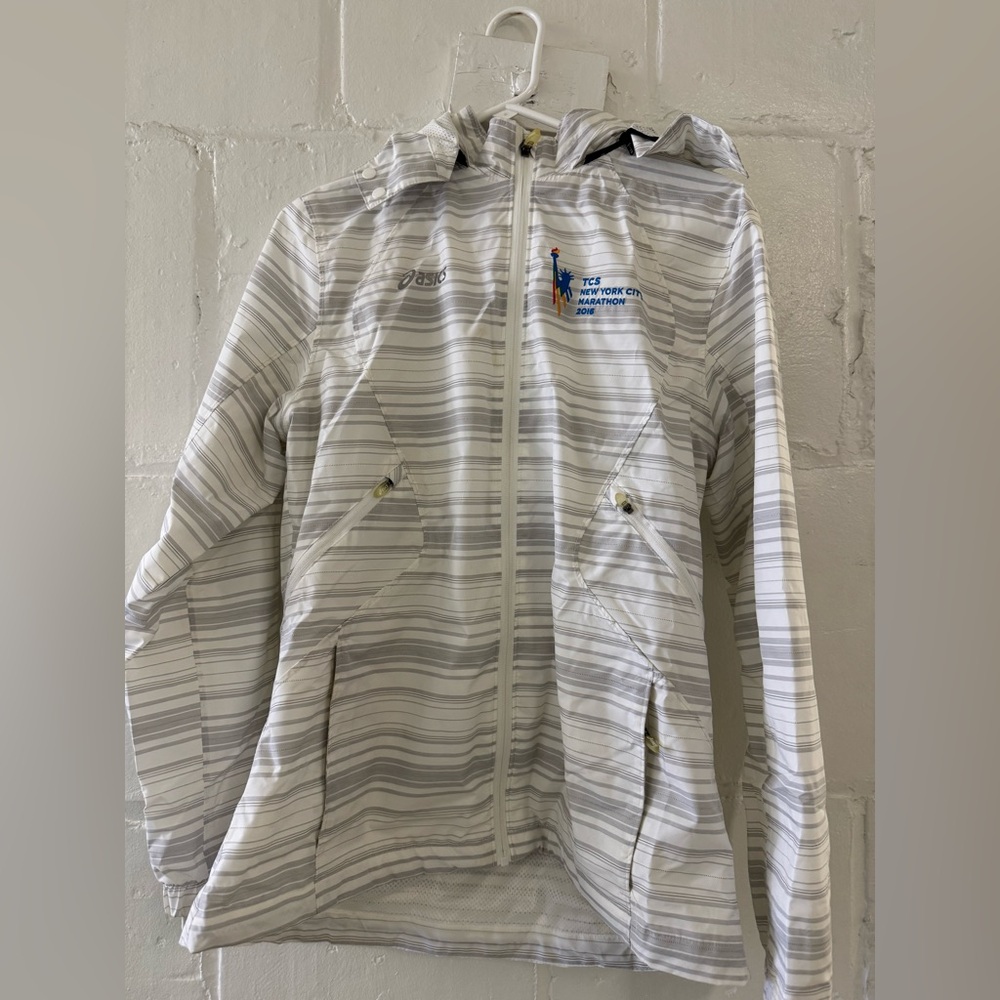 NYC marathon finisher jacket asics vintage like new